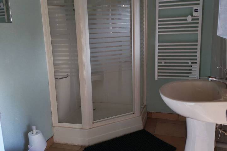 Location de vacances pour 9 personnes, avec jardin à Mellionnec - 4
