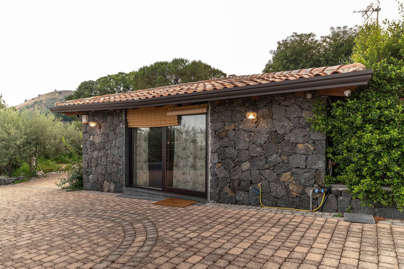Maison de Vacances Casetta delle Rose avec A/C et Wi-Fi in Viagrande, Etna