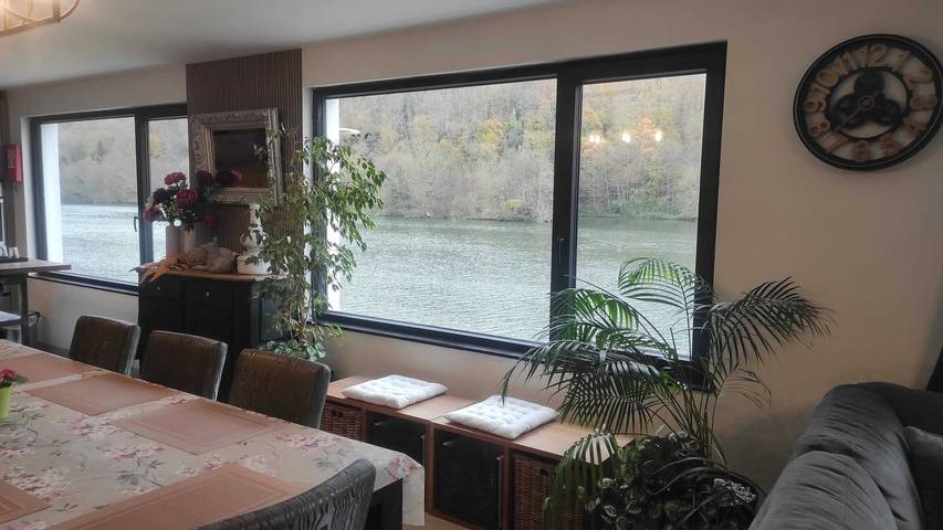 Maison de vacances pour 6 personnes, avec terrasse et vue sur le lac à Hastière
