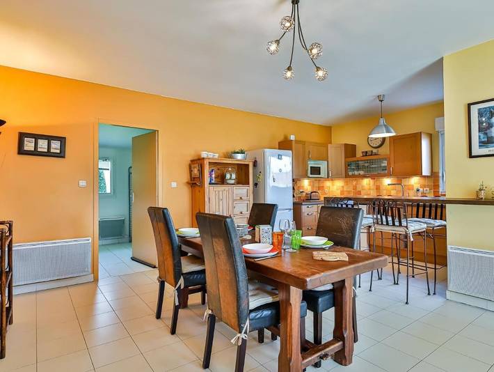 Location de vacances pour 6 personnes, avec piscine et jardin ainsi que vue sur le lac et terrasse à Landevieille - 3