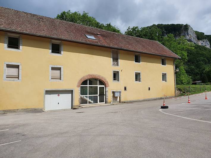 Gîte pour 8 personnes, avec jardin à Les Planches-près-Arbois