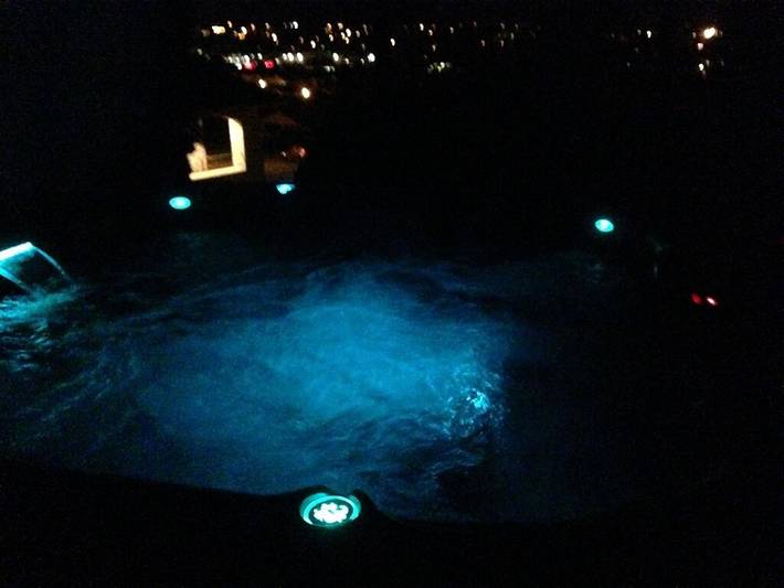 Vacation rental for 11 people, with sauna and hot tub as well as yard in Oak Harbor