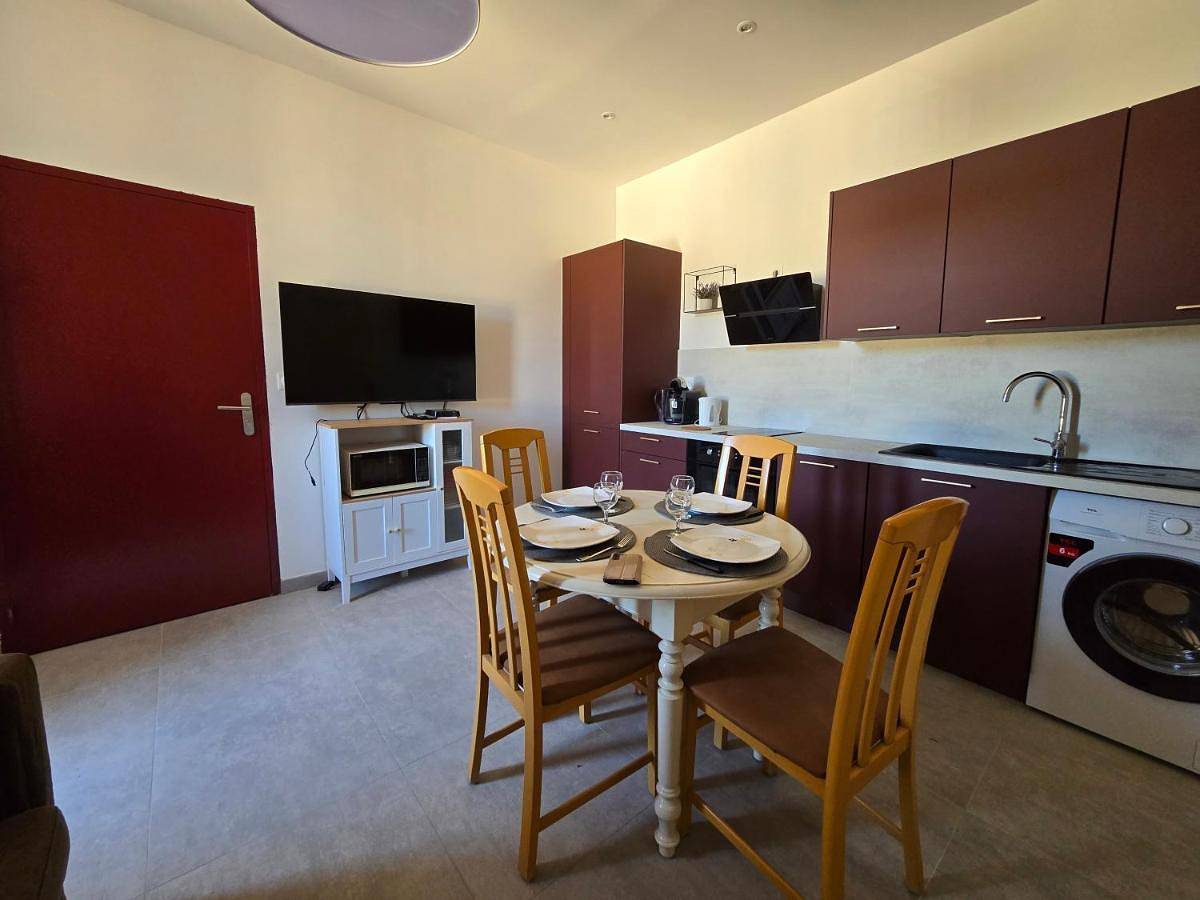Appartement entier, One-Bedroom Apartment in Bras, Région de Brignoles