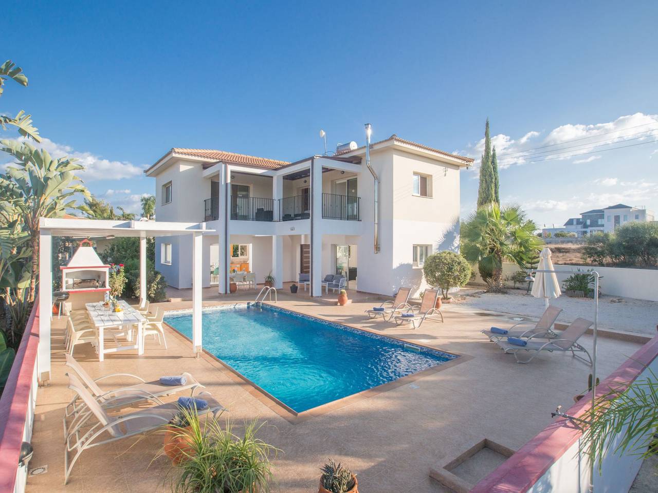Private 3-Schlafzimmer-Villa mit Hochgeschwindigkeits-Internet in Protaras, South Cyprus
