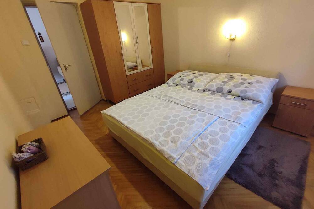 Ganze Wohnung, Ferienwohnung mit Klimaanlage in der Nähe vom Strand in ruhiger Straße in Balatonszemes, Plattensee Südufer