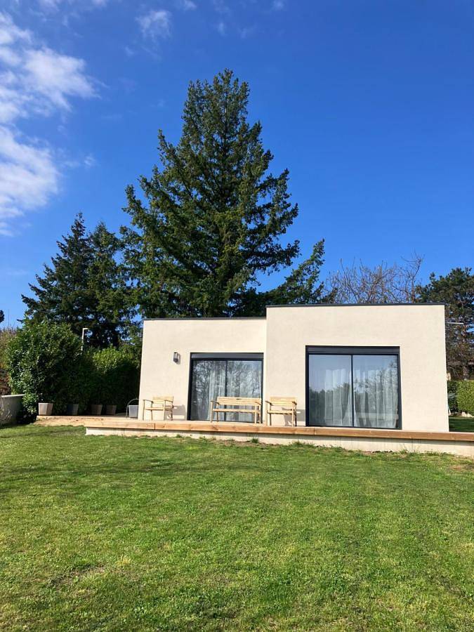 Cottage pour 4 personnes, avec vue et jardin à Neyron