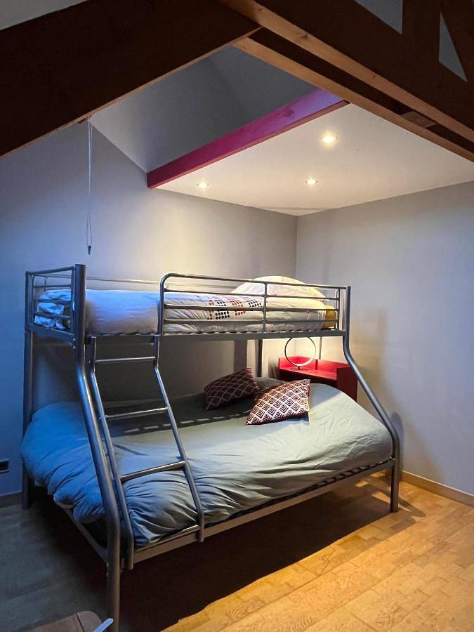 Location de vacances pour 8 personnes, avec vue et jardin, animaux acceptés à Millières