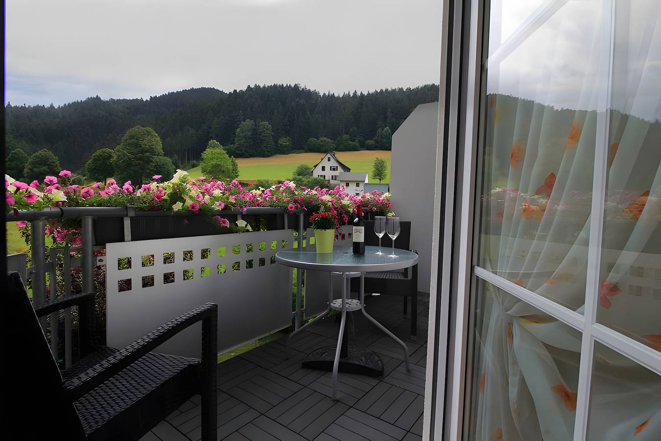 Apartment „Doppelzimmer 2 – mit Dusche und Wc“ mit Bergblick, Gemeinschaftsterrasse und Wlan in Hornberg, Mittlerer Schwarzwald