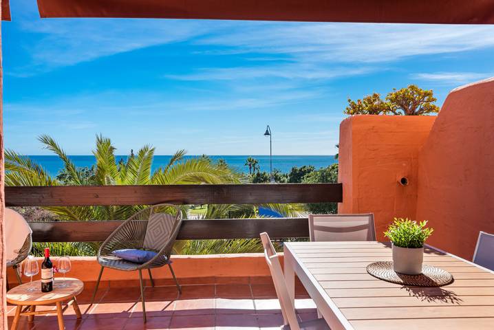 Ferienwohnung für 4 Personen, mit Meerblick und Balkon sowie Terrasse und Kinderpool in Estepona