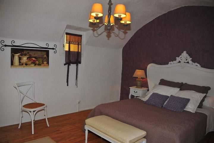 Appartement de vacances pour 4 personnes, avec terrasse ainsi que piscine et jardin, animaux acceptés
