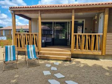 Gîte pour 7 personnes, avec jacuzzi et terrasse ainsi que jardin et piscine à Labouheyre