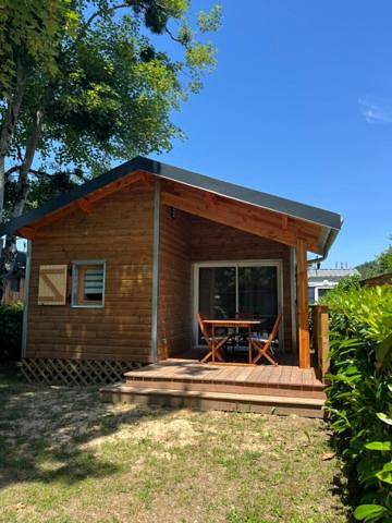 Camping pour 4 personnes, avec Terrasse et Jardin ainsi que Piscine et Vue