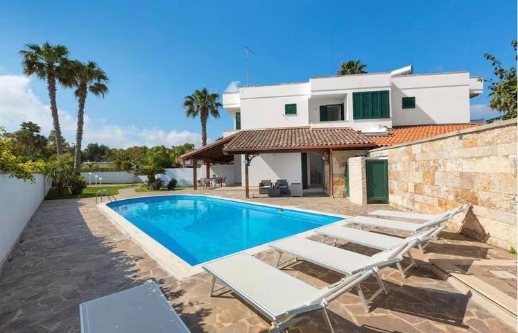 Villa per 13 persone, con panorama e piscina nonché giardino a Torre dell'Orso