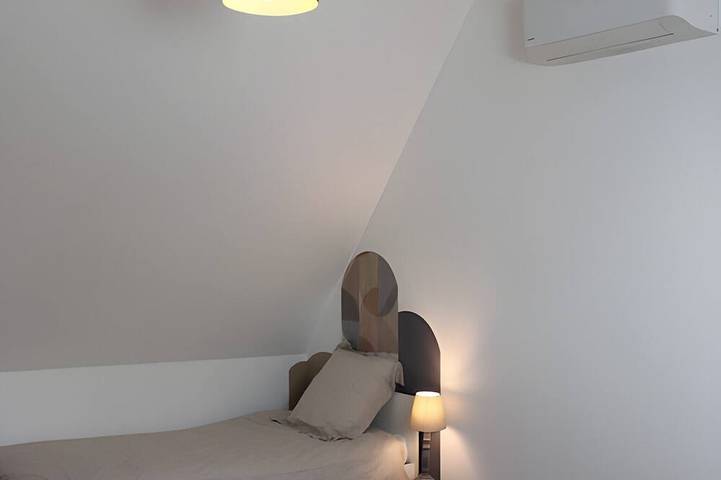 Location de vacances pour 6 personnes, avec terrasse ainsi que jardin et piscine à Veuves - 3