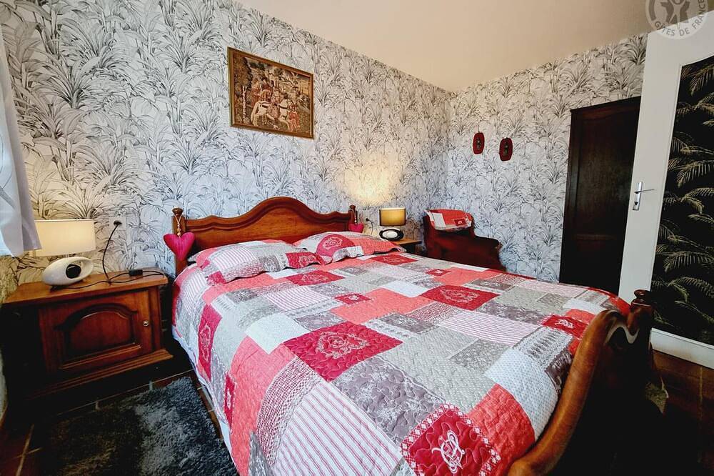 Erdgeschoss-Wohnung: Garten, Offene Küche, Kamin, Wlan, Haustiere erlaubt in Eppe-Sauvage, Avesnes-sur-Helpe