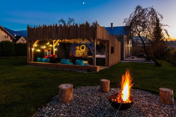 Villa für 10 Personen, mit Garten und Whirlpool - 1