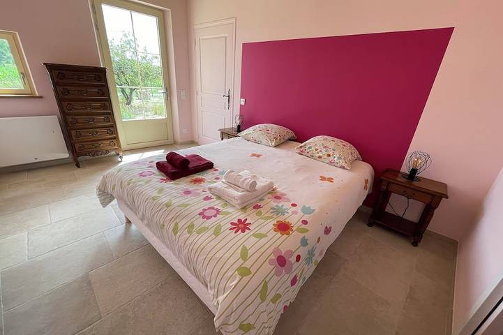 Location de vacances pour 8 personnes, avec jardin à Bréhémont - 2