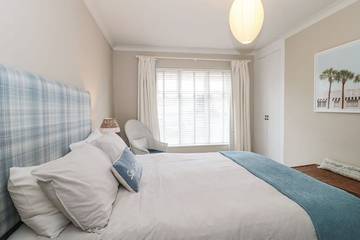 Log Cabin for 6 People in Bournemouth, South West England, Photo 3