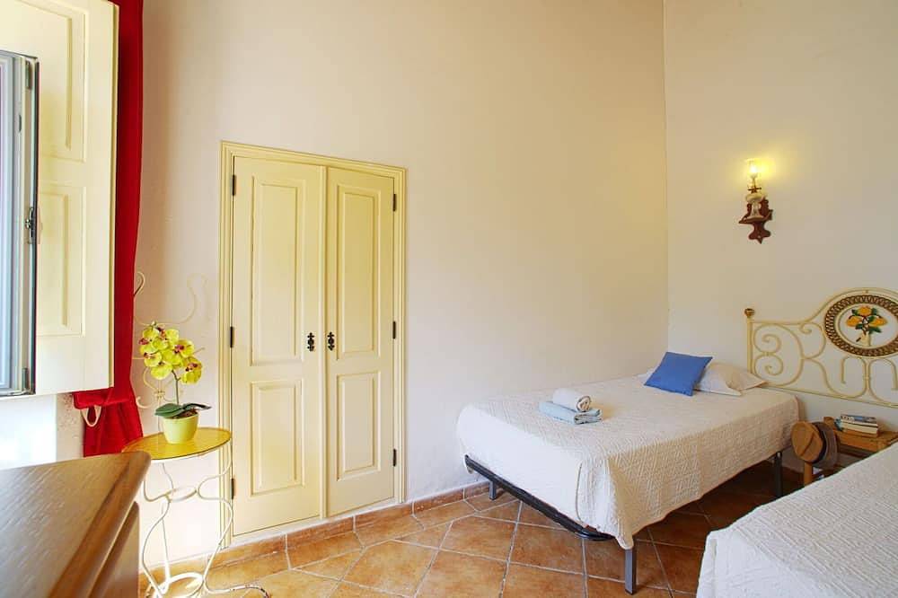 Schitterend vrijstaand vakantiehuis voor 8 personen met privé zwembad, Wifi, Tv, terras en parking in Paderne, Faro District