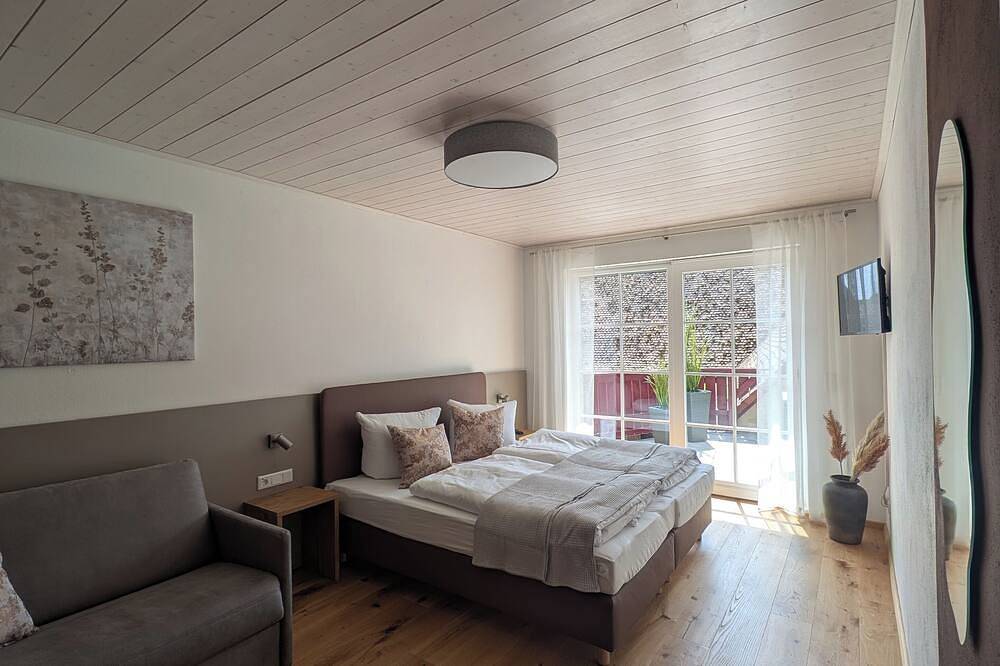 Ganze Wohnung, Ferienwohnung Storchennest\ngroße Ferienwohnung mit Dachterrasse für 1-6 Personen in Ipsheim, Steigerwald