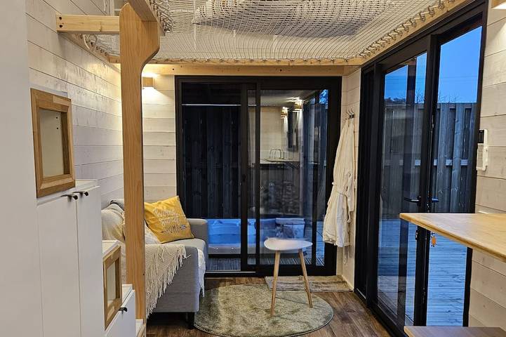 Tiny House with private Spa in Boigny-sur-Bionne, Loire-Tal
