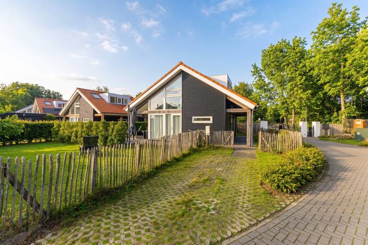 Ferienhaus für 6 Personen, mit Balkon/Terrasse und Terrasse sowie Garten in Renesse