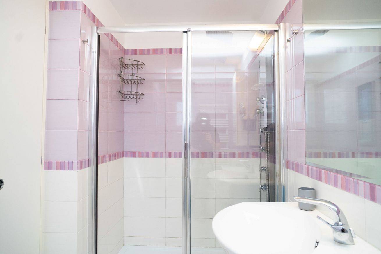 Ganze Wohnung, Modern Villa with Pool — Steps from the Golf Club in Castel Gandolfo, Parco Regionale dei Castelli Romani