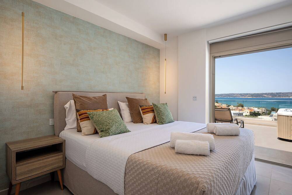 Ganze Wohnung, Sarpidon, Amphimatrion Luxe Sv apt, private hot tub & shared pool, 650m to beach in Kalyves, Chania und Umgebung