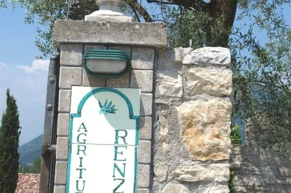 The  Renzano Garden Apartments, Garda Lake ,  Salo' in Salò, Gardasee-Berge