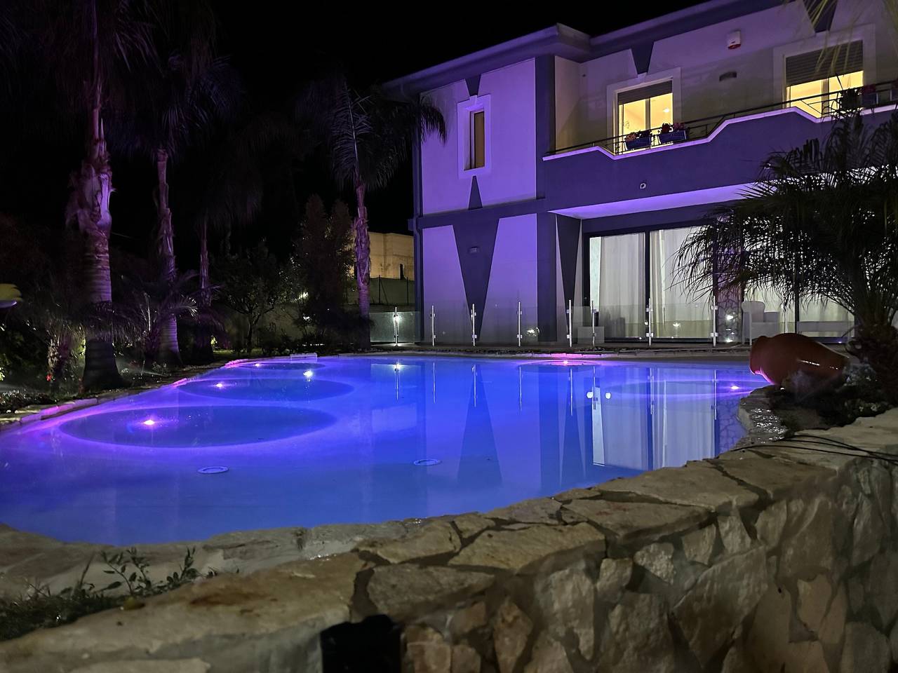 Villa 'Joel' con vista mare, Wi-Fi e aria condizionata in Fontane Bianche, Cassibile