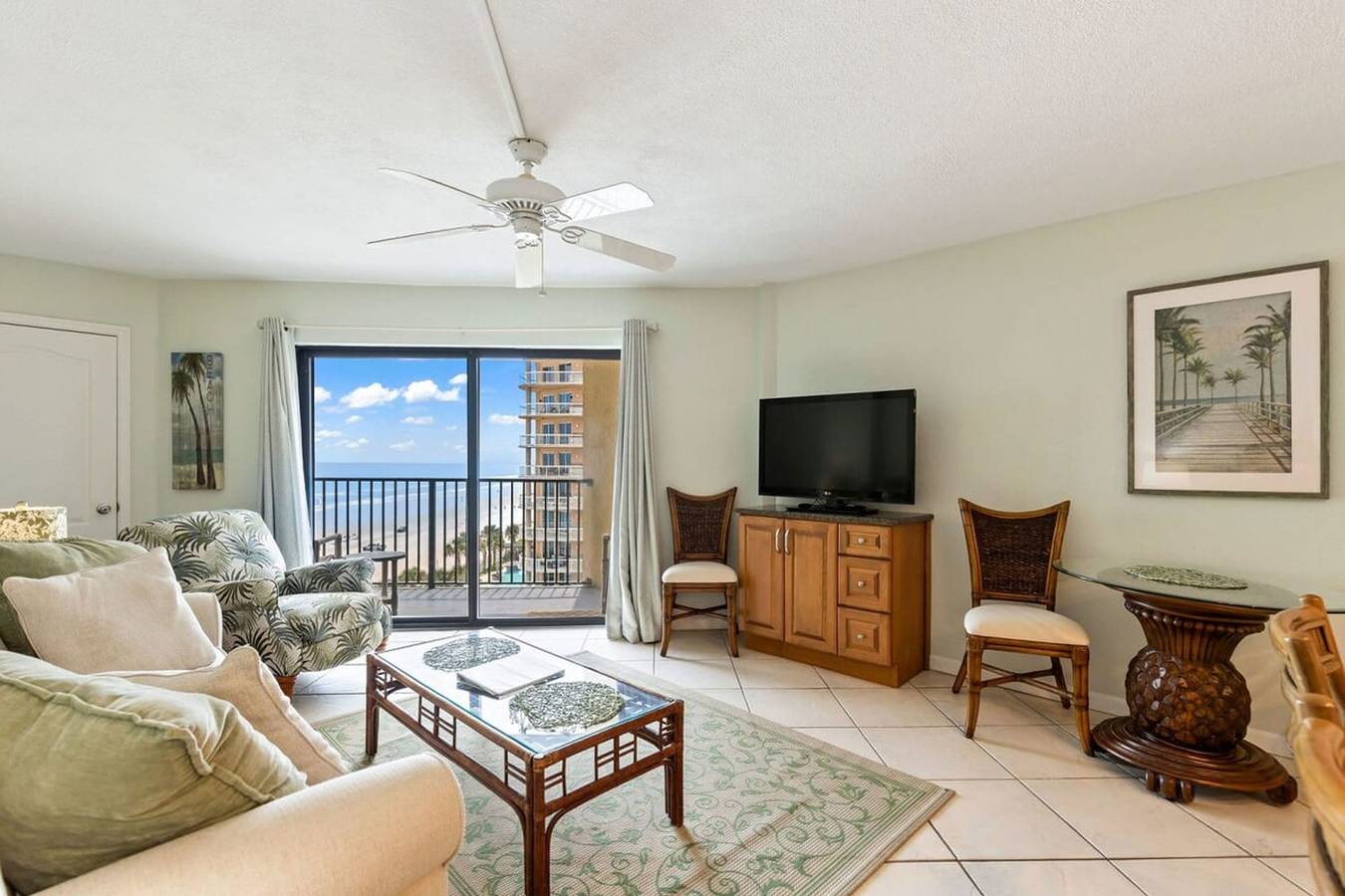 Ganze Wohnung, Tropical Palms   Partial Ocean View  Pool  Hot Tub in Daytona Beach Shores, Florida
