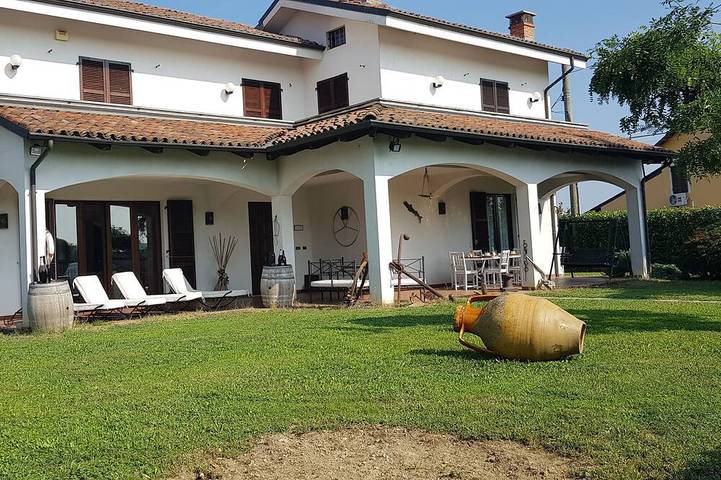 Location de vacances pour 7 personnes, avec jardin à Tigliole