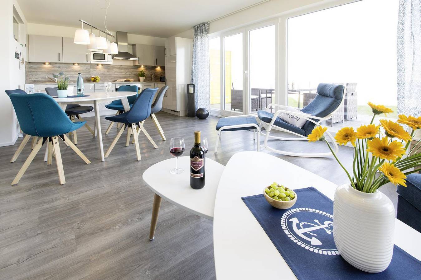 Ganze Wohnung, Ostseeliebe - Eg, 1. Reihe am Wasser, Terrasse, Whirlwanne, Infrarot-Sauna in Olpenitz, Kappeln