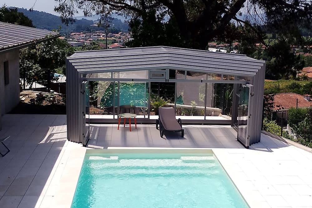 Apartamento entero, Accommodation in house with shared pool, 10mn from Braga. Weekly rental in Passos (São Julião), Braga