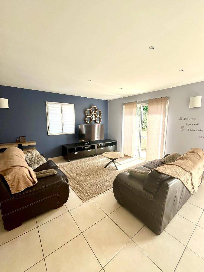 Location de vacances pour 2 personnes, avec piscine ainsi que jardin et vue à Boô-Silhen - 3