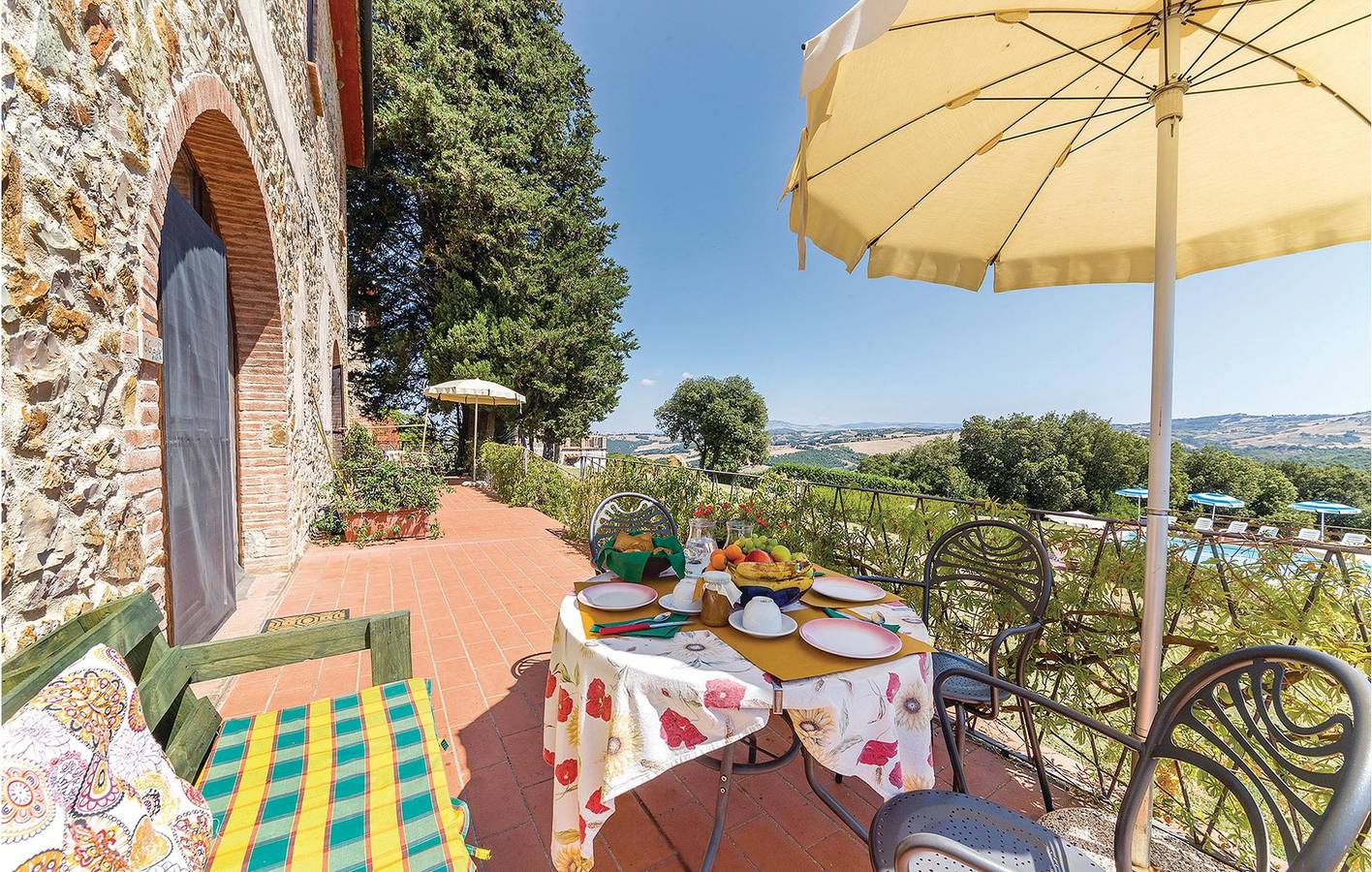Appartamento intero, Appartamento a bordo piscina con parcheggio e cucina in Pomarance, Riserva Naturale di Monterufoli