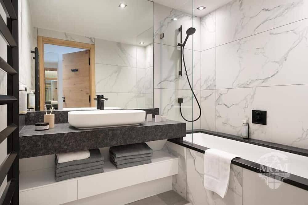 Apartamento entero, Wifi, ski-in/ski-out & foot of the slopes, view village, swimming pool, sauna, hammam, balcony in Flaine, Arâches-la-Frasse