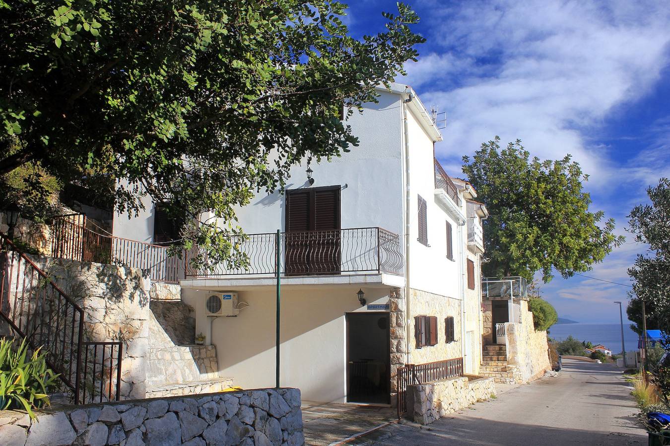 Ganze Wohnung, 1-Zimmer-Ferienwohnung mit Terrasse und Meerblick Zavala (Hvar) A-8912-a in Zavala, Hvar