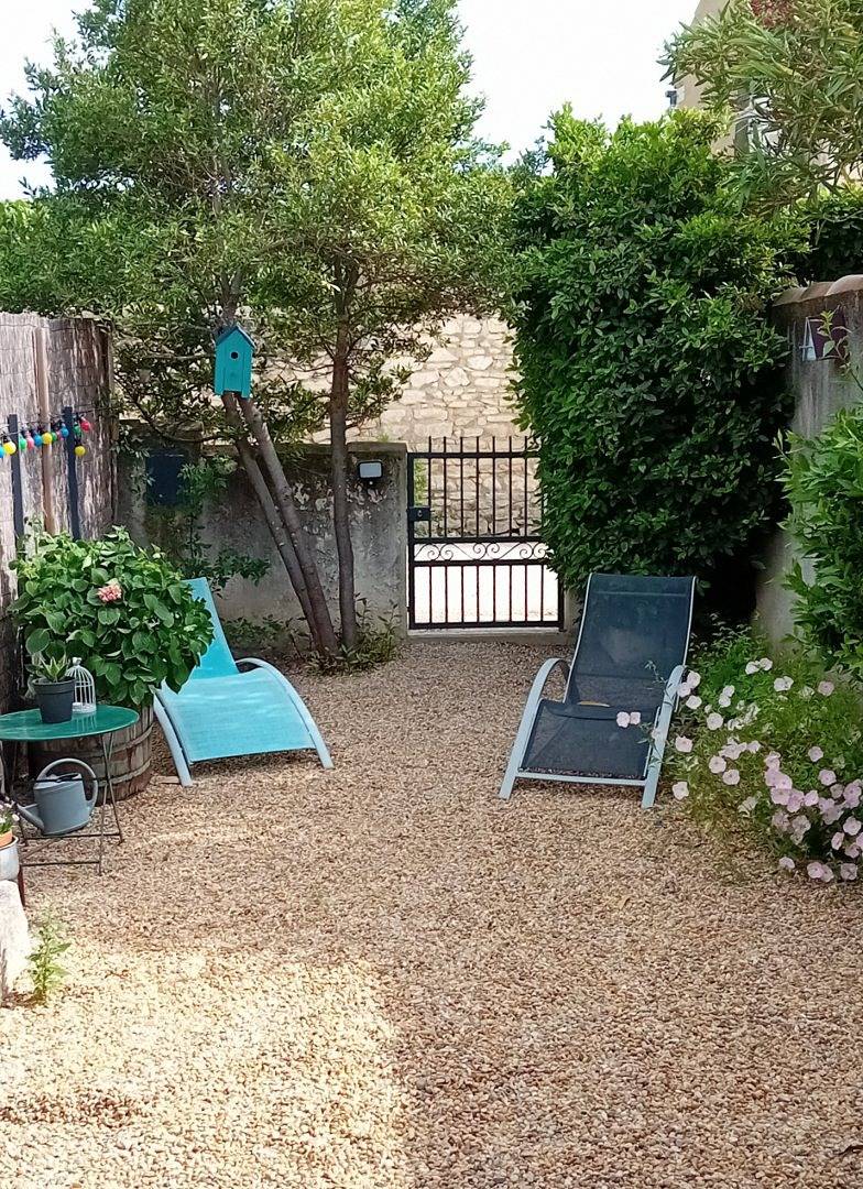 Petite maison à 10 min à pied du village, parking, Wifi, clim. in Saint-Rémy-de-Provence, Région d'Arles