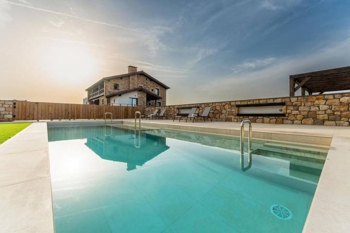 Apartamento de vacaciones para 2 personas, con jardín además de piscina y jacuzzi - 1