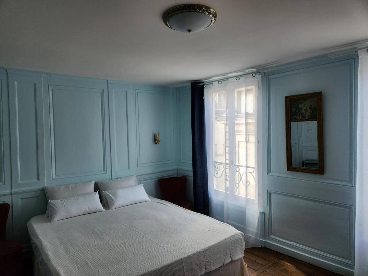 Deluxe Double Room with Shower in Bourges, Région de Bourges