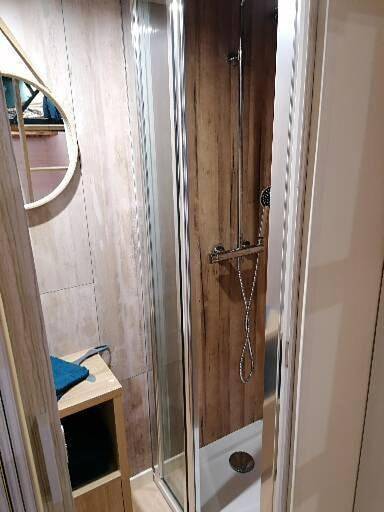 Tente pour 4 personnes, avec vue ainsi que terrasse et jardin, animaux acceptés dans Mayenne - 2