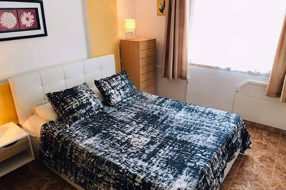 Entire apartment, Apartment by the Beach. Few steps for access- Vv license in Playa Puerto Colón, Adeje
