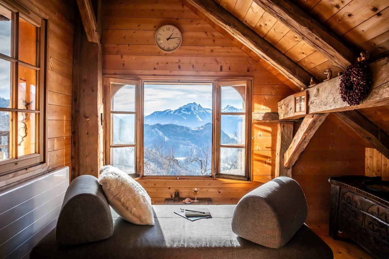 Slow Chalet de l'Ourse - Charming old chalet, stunning view, sauna, pets ok in Serraval, Annecy region