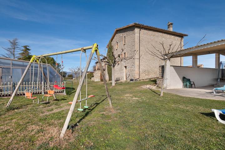 Casa rural para 30 personas, con jacuzzi y jardín, Se admiten mascotas en Cataluña - 4