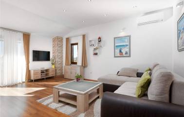 Ferienwohnung für 6 Personen, mit Terrasse in Nova Vas