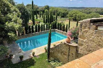 Location de vacances pour 12 personnes, avec jardin à Serviers-et-Labaume