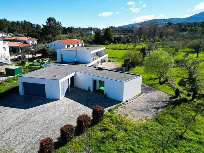 Casa de férias para 9 pessoas, com Varanda e Terraço e ainda Jardim and Vista em Gouveia