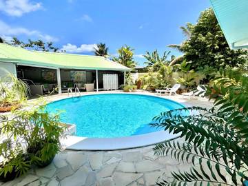 Gîte pour 2 personnes, avec terrasse et piscine dans Punaauia