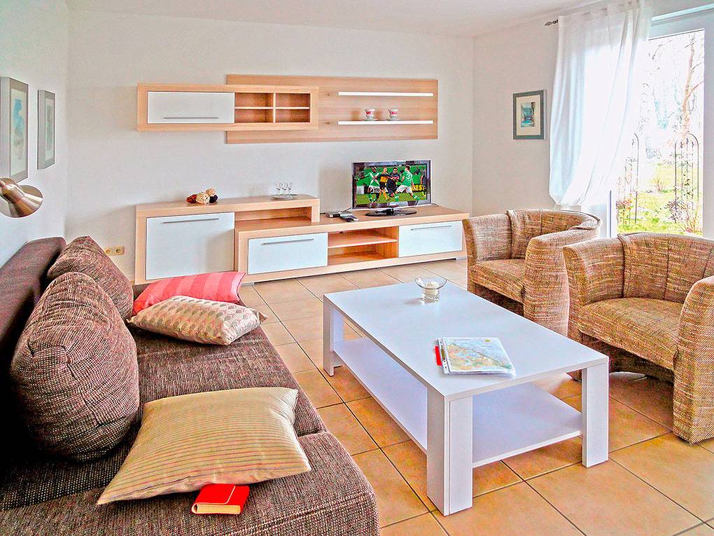 Apartamento vacacional entero, Fewo Huthmann in Neppermin, Benz (desambiguación)